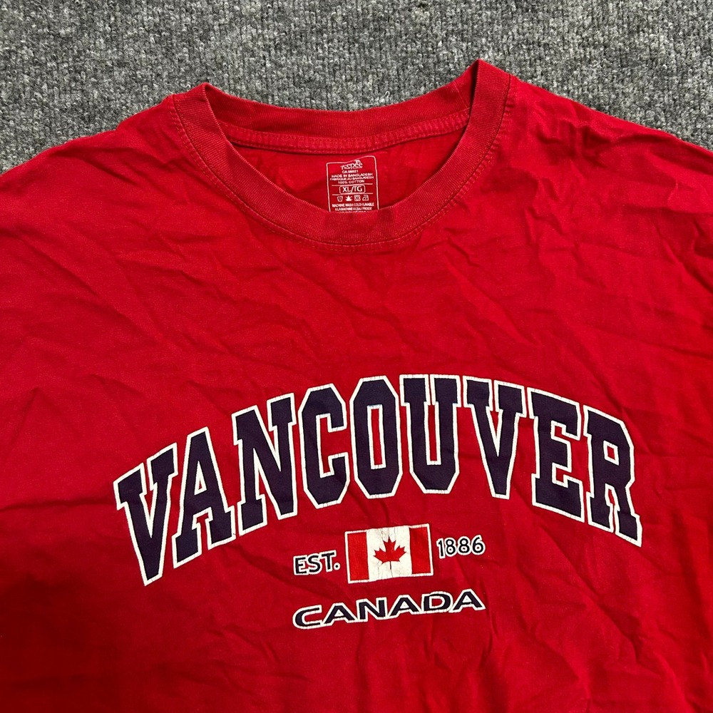 Teepee T-Shirt Mens Size XL Red Vancouver Canada Graphic Souvenir Striped Sleeve